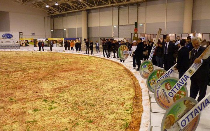 معرفی غذاهایی که در گینس رکورد زدند | بزرگ ترین پیتزای جهان