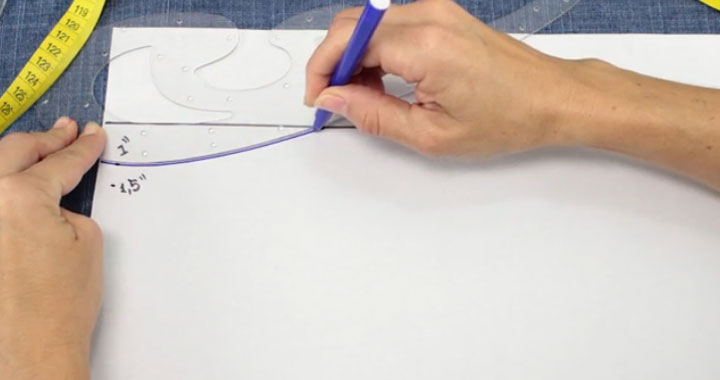 آموزش خیاطی با الگو ـ ترسیم خط شانه و گردن روی کاغذ الگو
